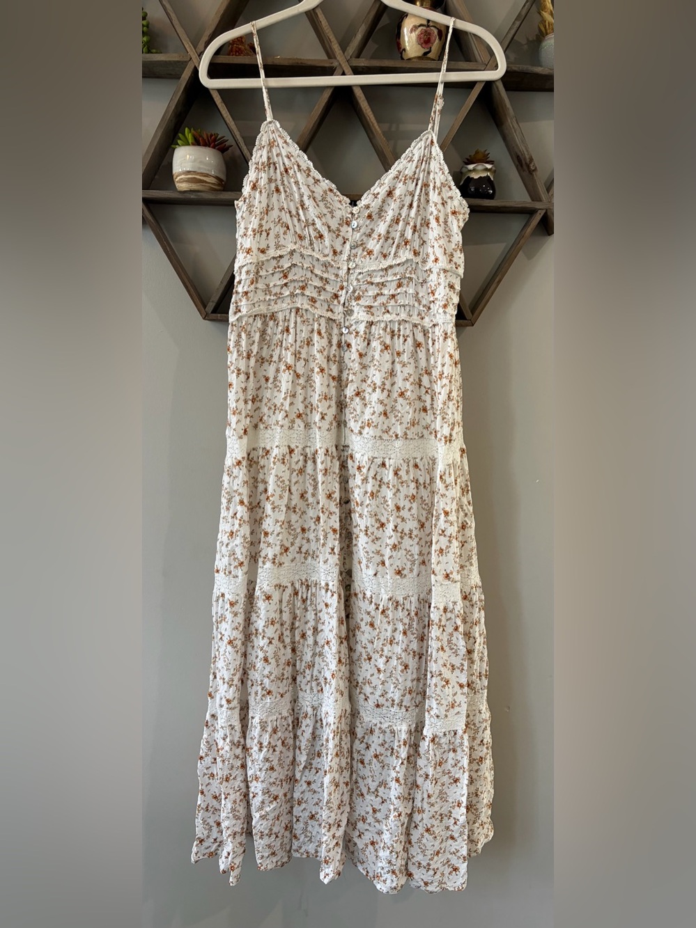 We’re All Pretty Girls Carla Tiered Midi Dress. Size large.